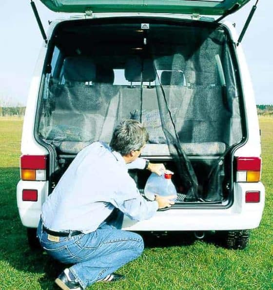The FLYOUT mosquito net for VW T4 tailgate: entire tailgate opening of the T4 models offers best insect protection, article number 10011105SMore than 100 years successful in the mobility industry: Our online store offers a wide range of vehicle accessories