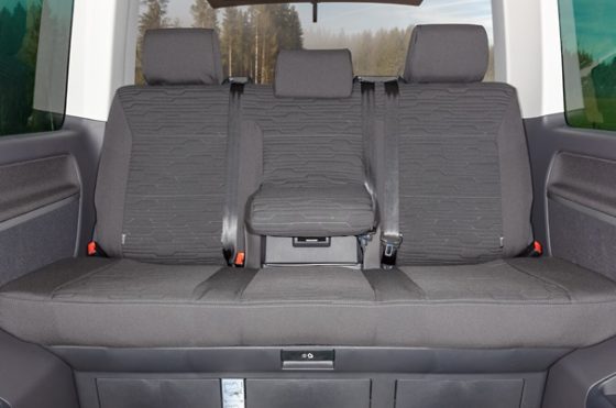 Second Skin Schonbezug für die Sitzbank mit 3 Sitzen mit Mittelarmlehne im VW T6.1 / T6 Multivan im Design "Circuit Titanschwarz"