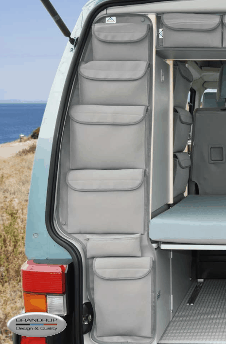 UTILITY Taschen zur Anbringung seitlich vertikal am hinteren Abschluss des Kleiderschrank im VW T4 California Coach im Design "Palladium"