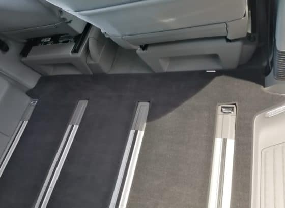 Velor carpet for the passenger compartment of the VW T6.1 Beach Camper with 3-seater bench and 1 sliding door and Brandrup carpet (velor) for the passenger compartment of the VW T6.1 Beach Tour / Multivan with 3-seater bench and 2 sliding doors in the "Titanium Black" design