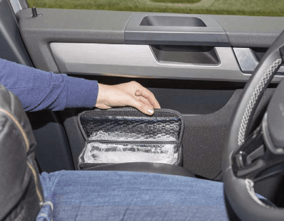 Brandrup Multibox für die rechte Tür im VW T6 Fahrerhaus, ideal als Isoliertasche oder Abfallbehälter im Design "Leder Titanschwarz"