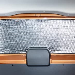 Brandrup ISOLITE Inside für das Fenster in der Heckklappe des VW Caddy 5 / Caddy California mit kurzem / langem Radstand