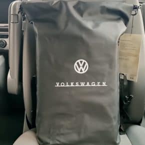 VW DryBag Rucksack - wasserdicht, geräumig und flexibel - Wiest Autohäuser Online Shop - Die Experten für Camper-, California- und Van-Equipment