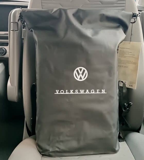 VW DryBag Rucksack - wasserdicht, geräumig und flexibel - Wiest Autohäuser Online Shop - Die Experten für Camper-, California- und Van-Equipment