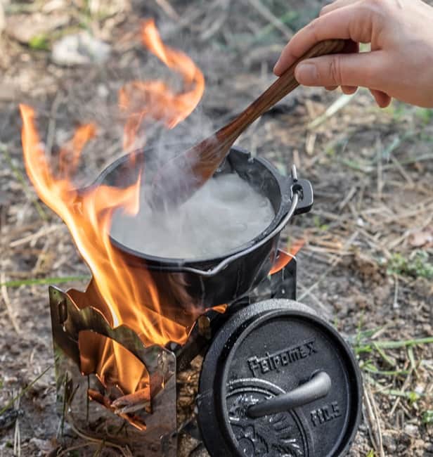 Petromax fire pot FT0.5 in the fire Dutch oven - cast iron with lid - ideal for fireplaces on camping holidays | Wiest online shop for campers