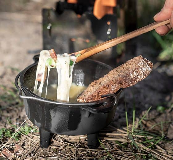 Petromax Feuertopf FT0.5 für kleine Gerichte - Desserttopf - Dutch oven - Gusseisern mit Deckel - Optimal für Feuerstellen im Campingurlaub | Wiest Online Shop für Camper