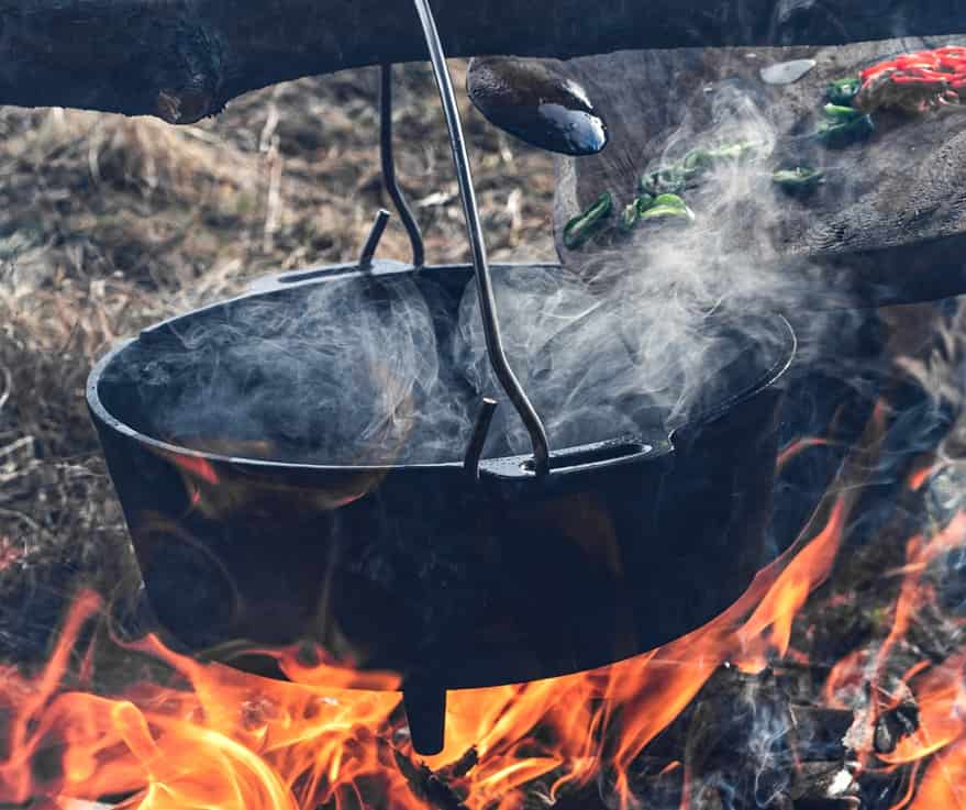 Petromax fire pot FT6 in the fire - Dutch oven - cast iron with lid - ideal for fireplaces on camping holidays | Wiest online shop for campers