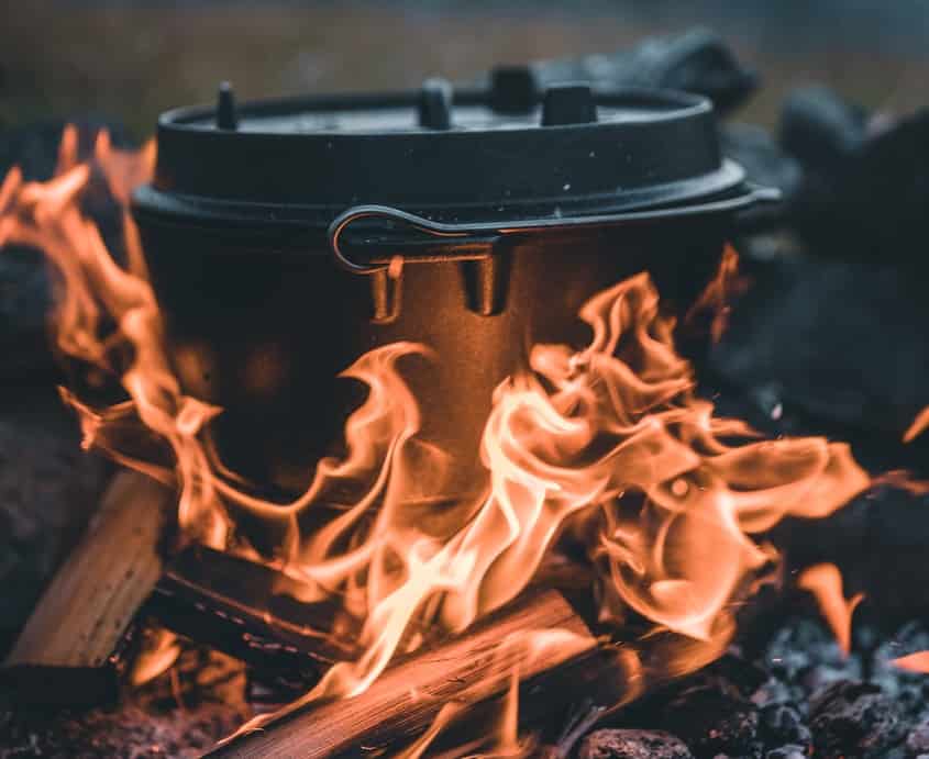 Petromax Cast-iron Dutch Oven with lid, directly in the fire - Wiest Online Shop for Camper and vane equipment