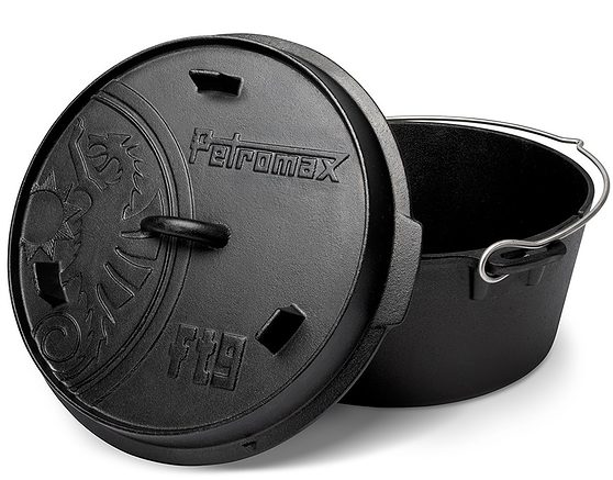 Cast iron Dutch Oven with lid - Petromax FT9-T for 8-12 people