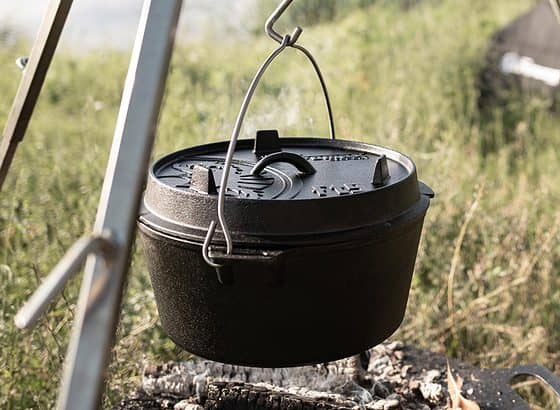 Cast-iron Dutch Oven with lid, hung on the tripod - Petromax FT9-T for 8-14 people