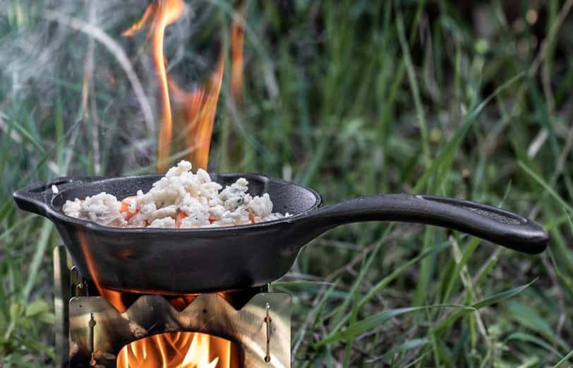 Petromax fire pan FP15-T on fire - cast-iron pan - ideal for fireplaces on camping holidays | Wiest online shop for campers and van equipment