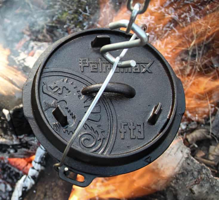 Petromax fire pot FT3-T - Dutch oven with flat bottom on fire - cast iron with lid - ideal for fireplaces on camping holidays | Wiest online shop for campers
