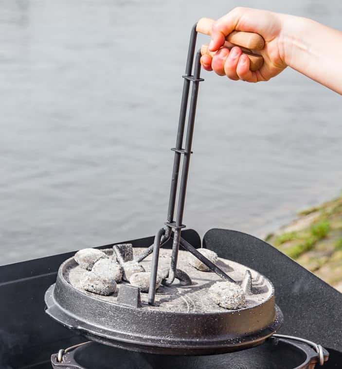 Professional lid lifter ftplus for Petromax Dutch Oven - lifter for safely lifting and putting on the lid | Wiest online shop for campers and van equipment