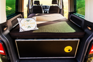 QUQUQ Küchenbox BusBox in Auto Bett