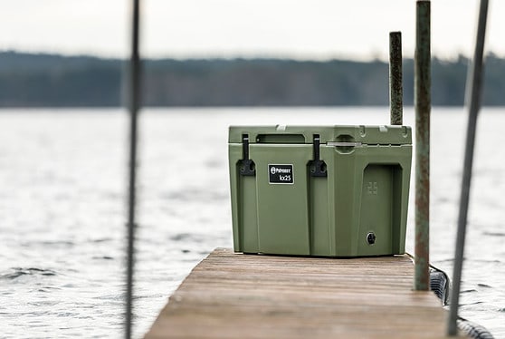 Cooler Box KX25-OLIV at the Lake